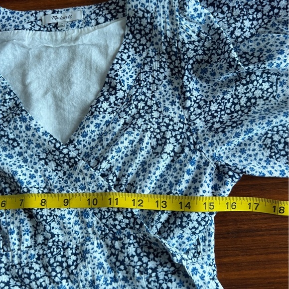 Madewell Blue & White Crinkle Wrap Mini Dress in Quilted Floral Sz 2 - Picture 14 of 16